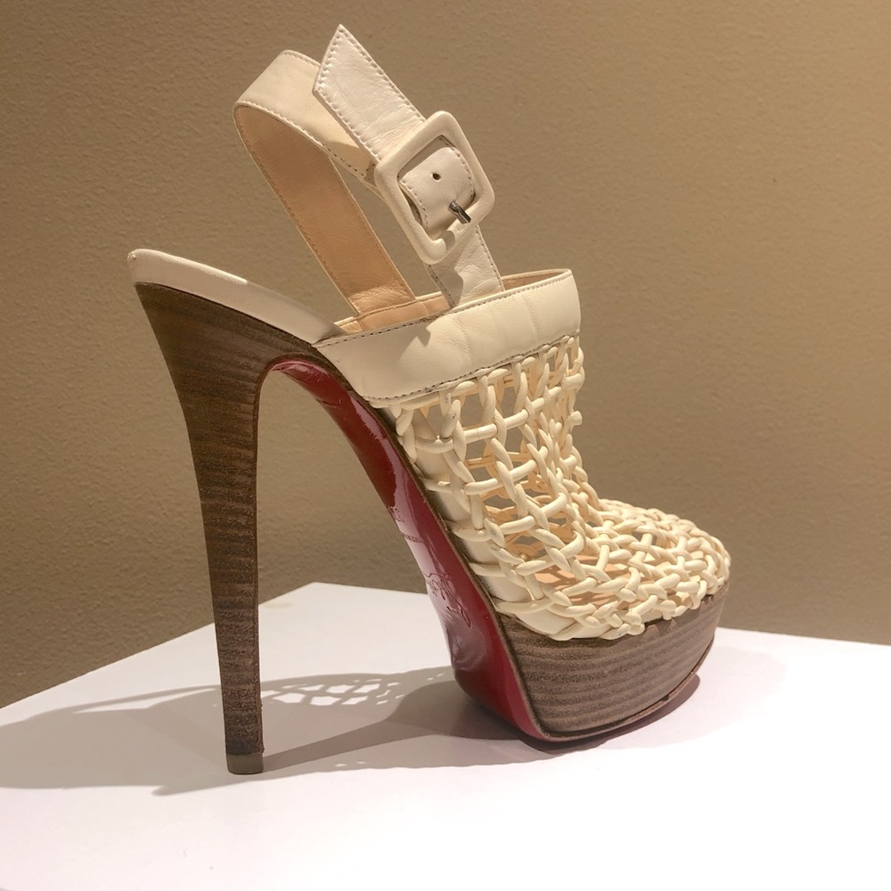 Christian Louboutin 🌸 like NEW Heels👌